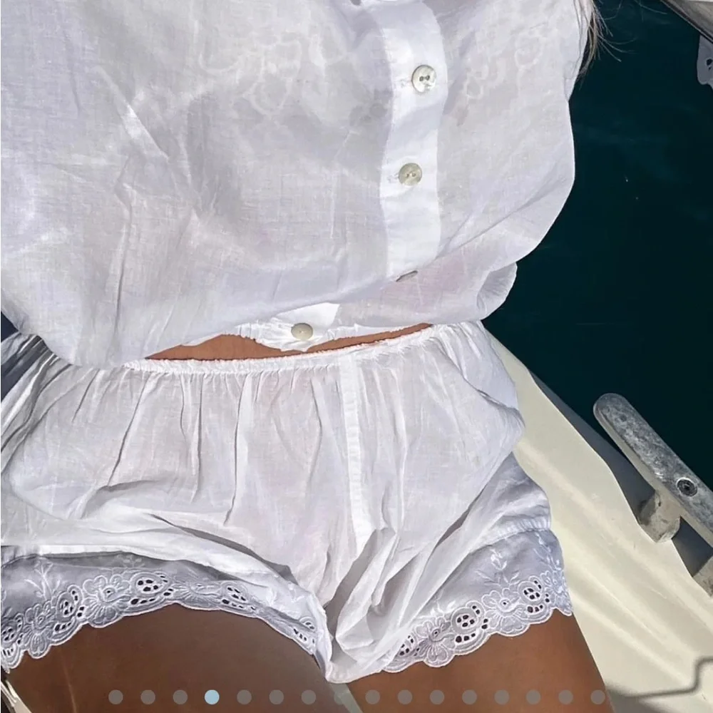 White Eyelet Trim Short - Picture 3 of 7